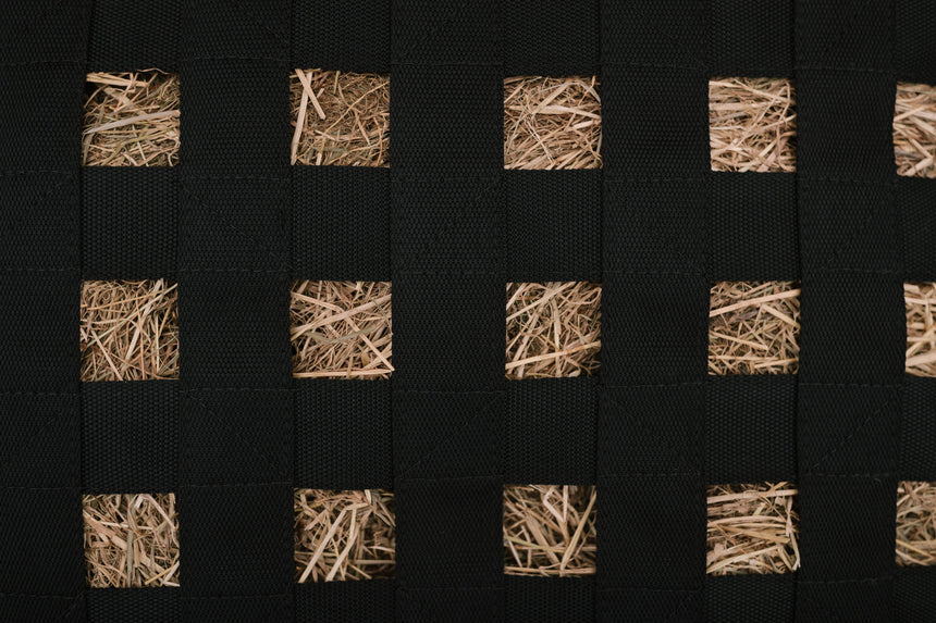 BeauBin hay feeder for horses - 4cm hole webbing hay net